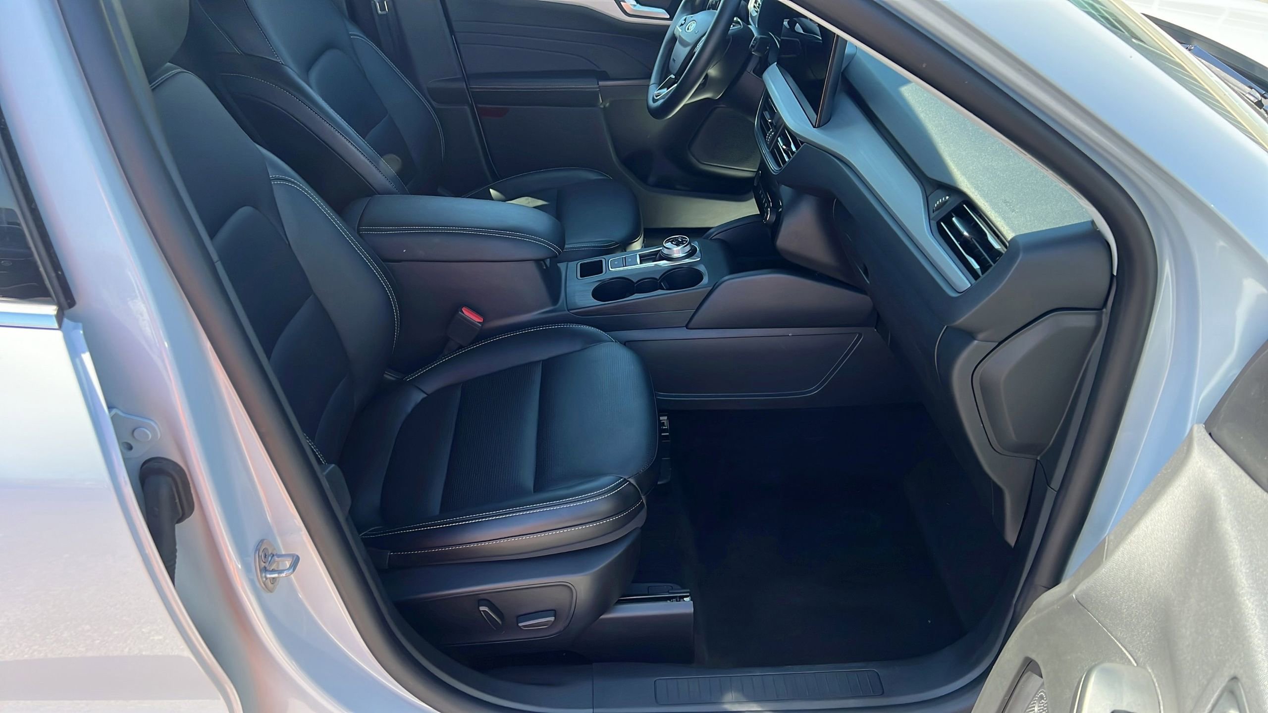 Certified 2025 Ford Escape Platinum AWD/4WD image 14