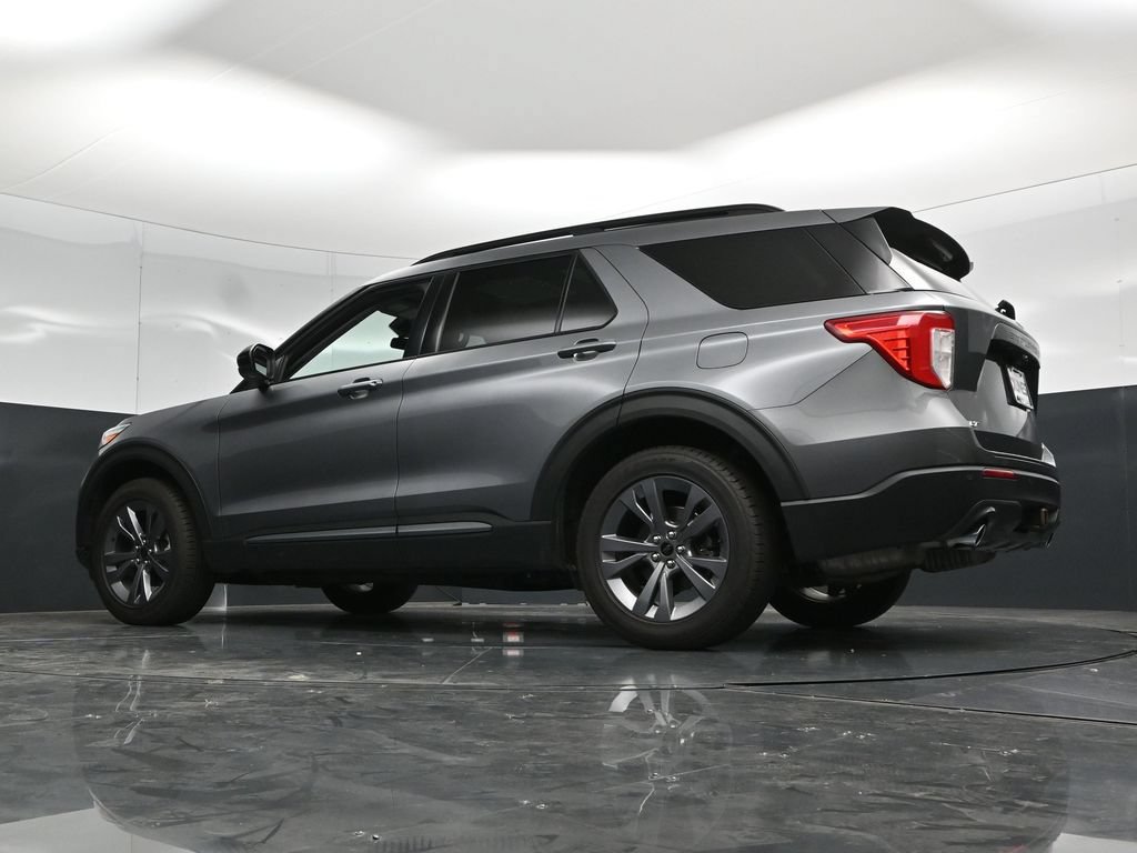 Certified 2022 Ford Explorer XLT w/ Equipment Group 202A AWD/4WD image 61