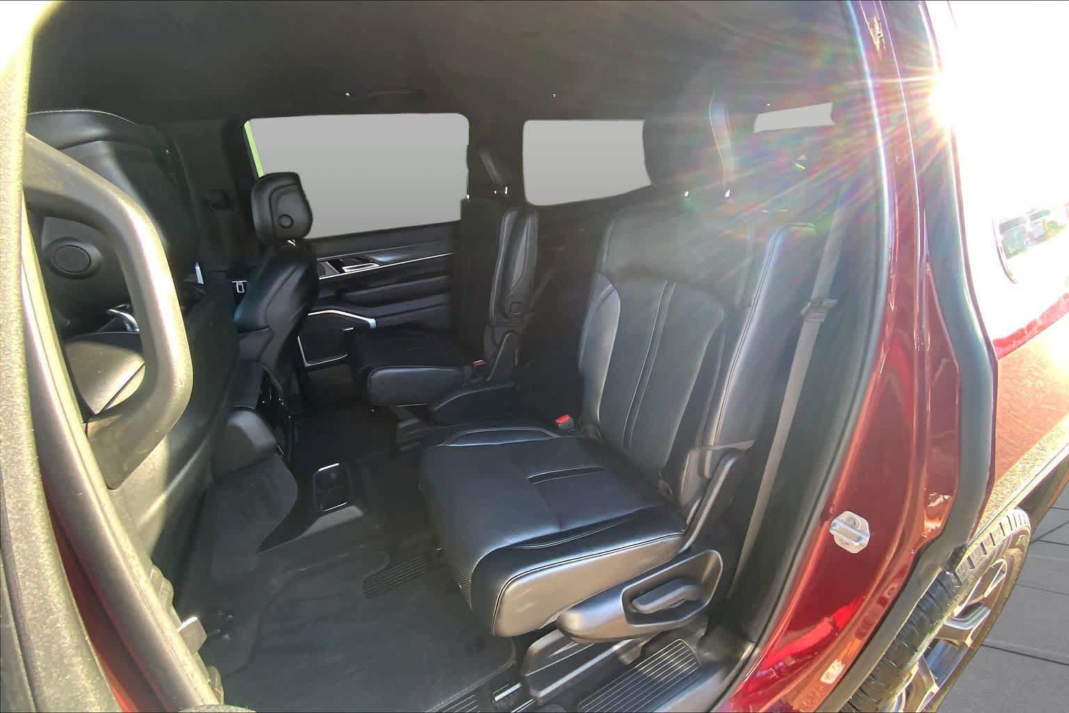 Used 2023 Jeep Wagoneer Series III w/ Convenience Group I AWD/4WD image 21