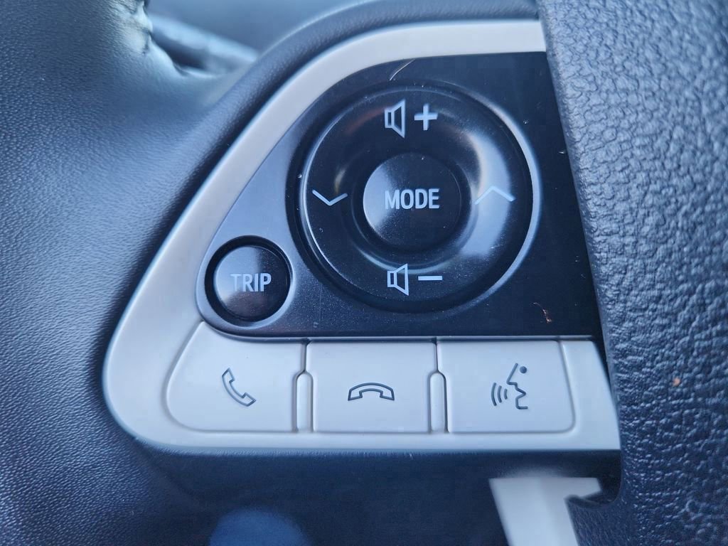 Used 2017 Toyota Prius Prime Premium image 32