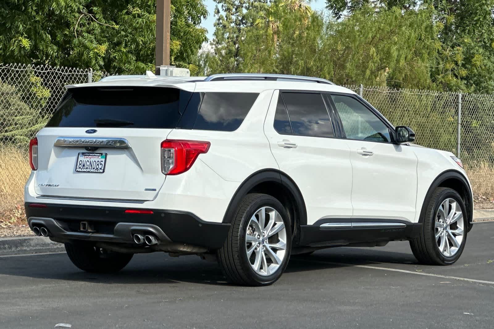 Certified 2021 Ford Explorer Platinum w/ Equipment Group 601A AWD/4WD image 2