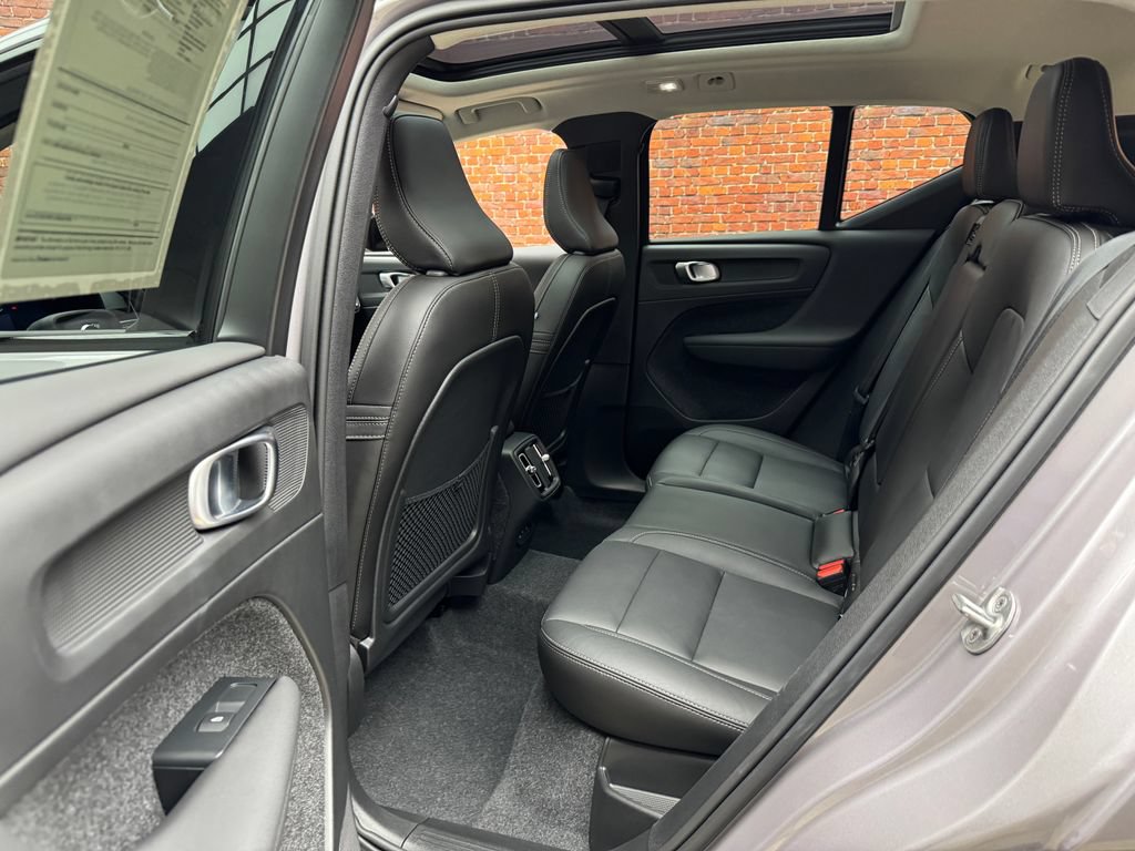 Used 2026 Volvo XC40 B5 Plus AWD/4WD image 25