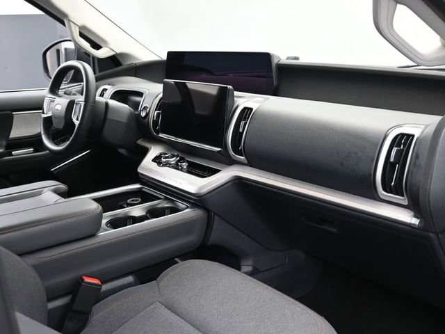 Certified 2025 Ford Expedition Active image 29