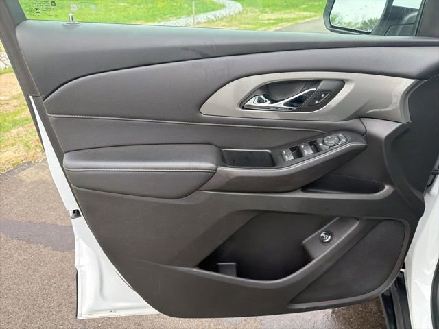 Used 2023 Chevrolet Traverse LT image 24