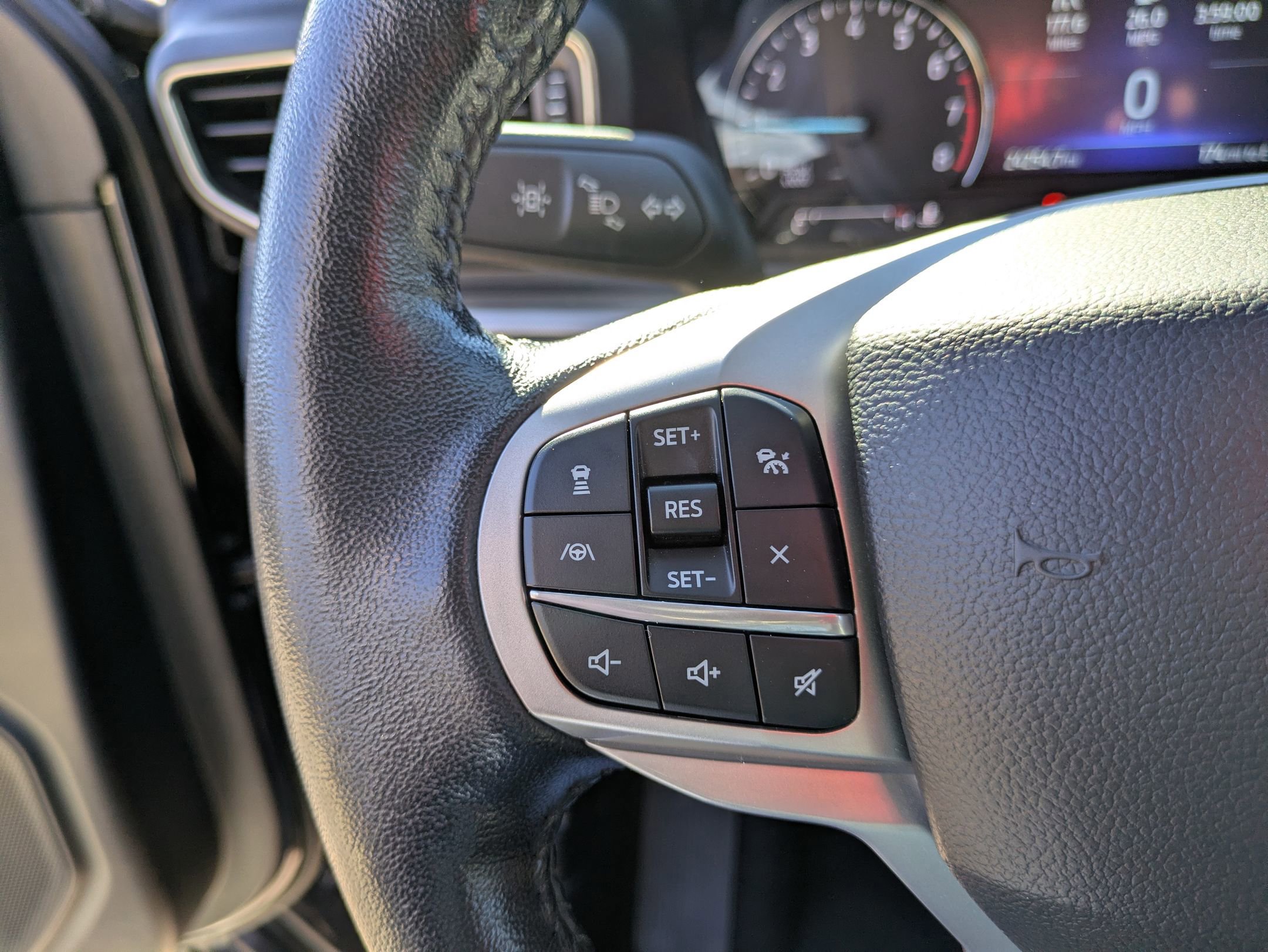 Certified 2022 Ford Explorer XLT w/ Equipment Group 202A image 18