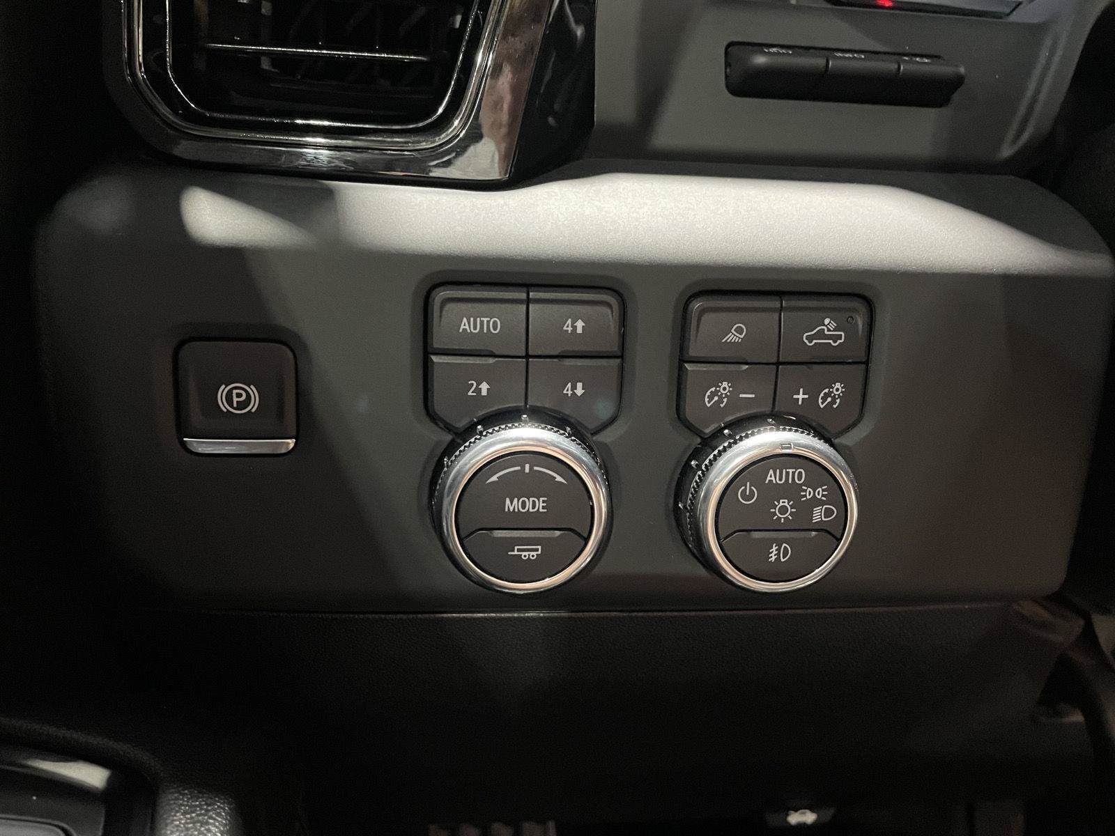 Used 2024 GMC Sierra 2500 AT4 w/ AT4 Premium Plus Package AWD/4WD image 16