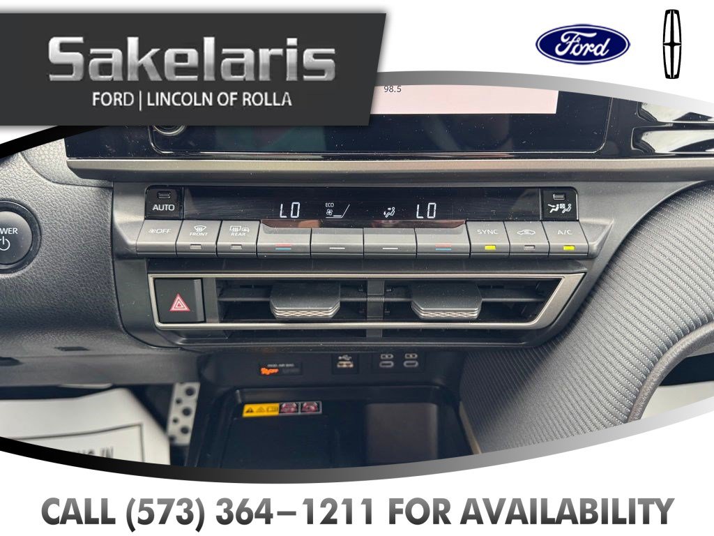 Used 2025 Toyota Camry SE FWD image 24