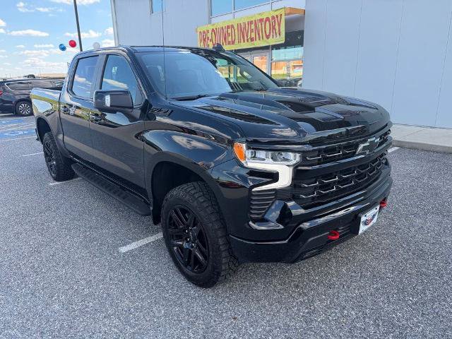 Used 2025 Chevrolet Silverado 1500 LT Trail Boss w/ Convenience Package II AWD/4WD image 2