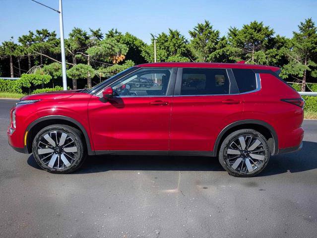 Used 2025 Mitsubishi Outlander SE AWD/4WD image 3