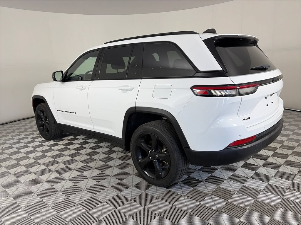 Used 2023 Jeep Grand Cherokee Altitude AWD/4WD image 5