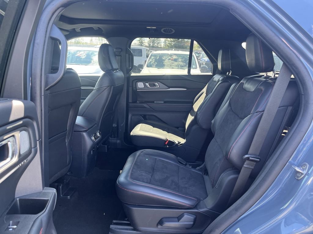 Certified 2025 Ford Explorer ST AWD/4WD image 4