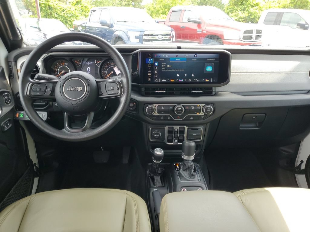 Used 2025 Jeep Gladiator Sport AWD/4WD image 13