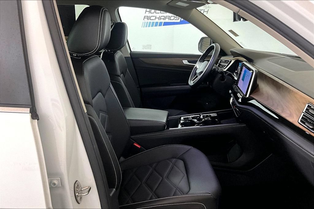 Used 2025 Volkswagen Atlas SE FWD image 6