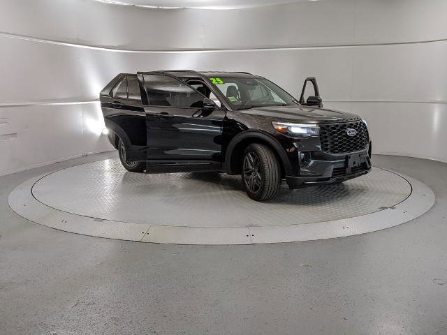 Certified 2025 Ford Explorer ST-Line w/ ST-Line Street Pack image 7