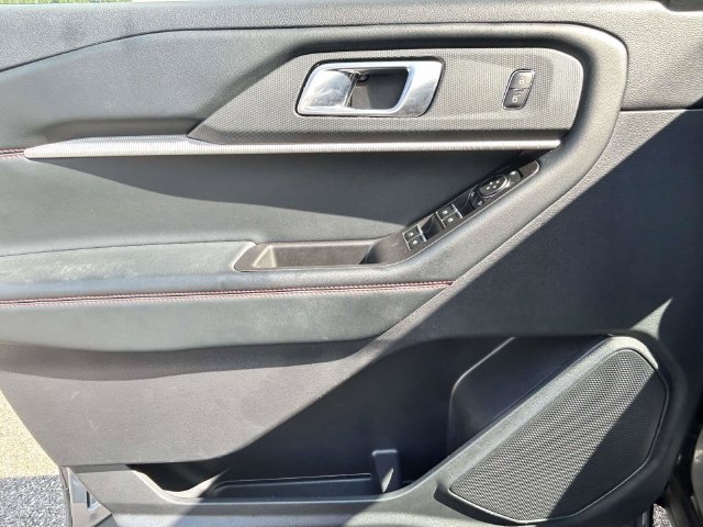Certified 2025 Ford Explorer ST-Line AWD/4WD image 22