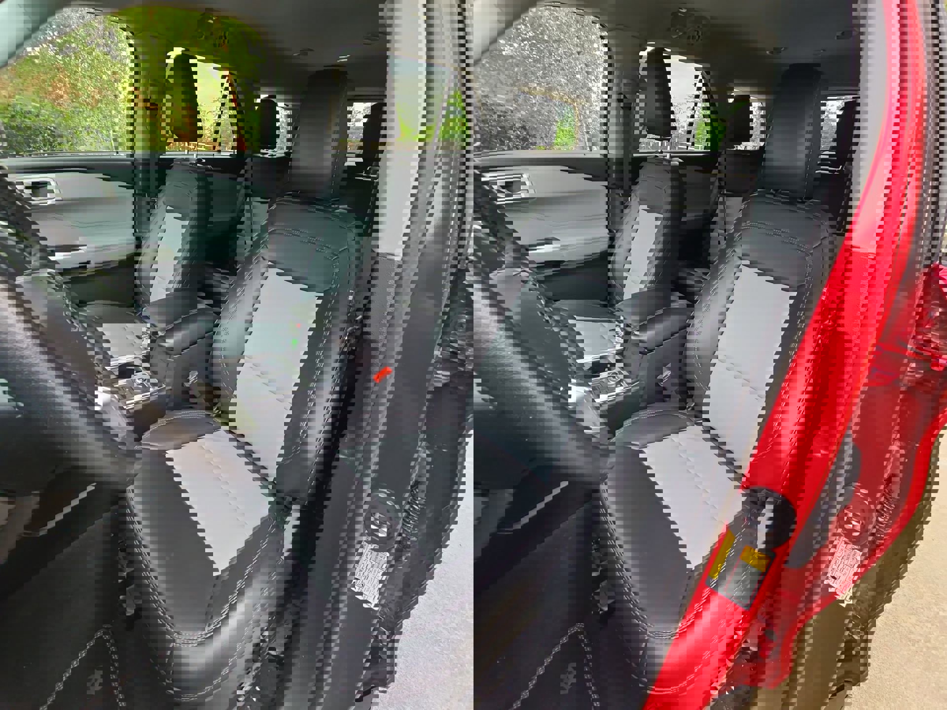 Certified 2022 Ford Explorer XLT w/ Equipment Group 202A image 11