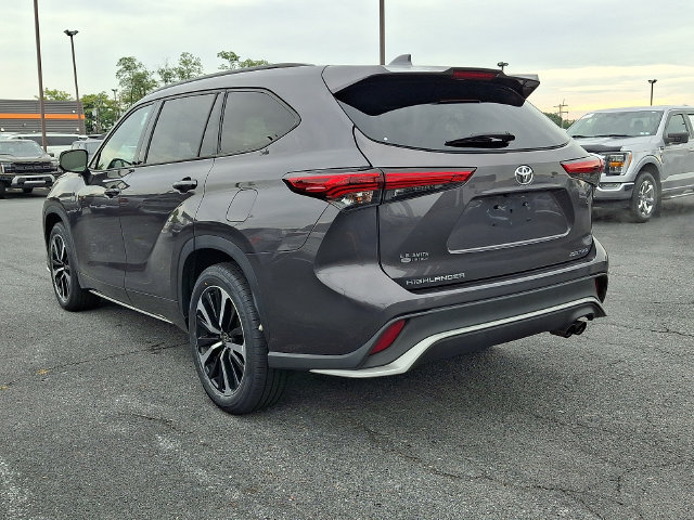 Used 2022 Toyota Highlander XSE AWD/4WD image 4