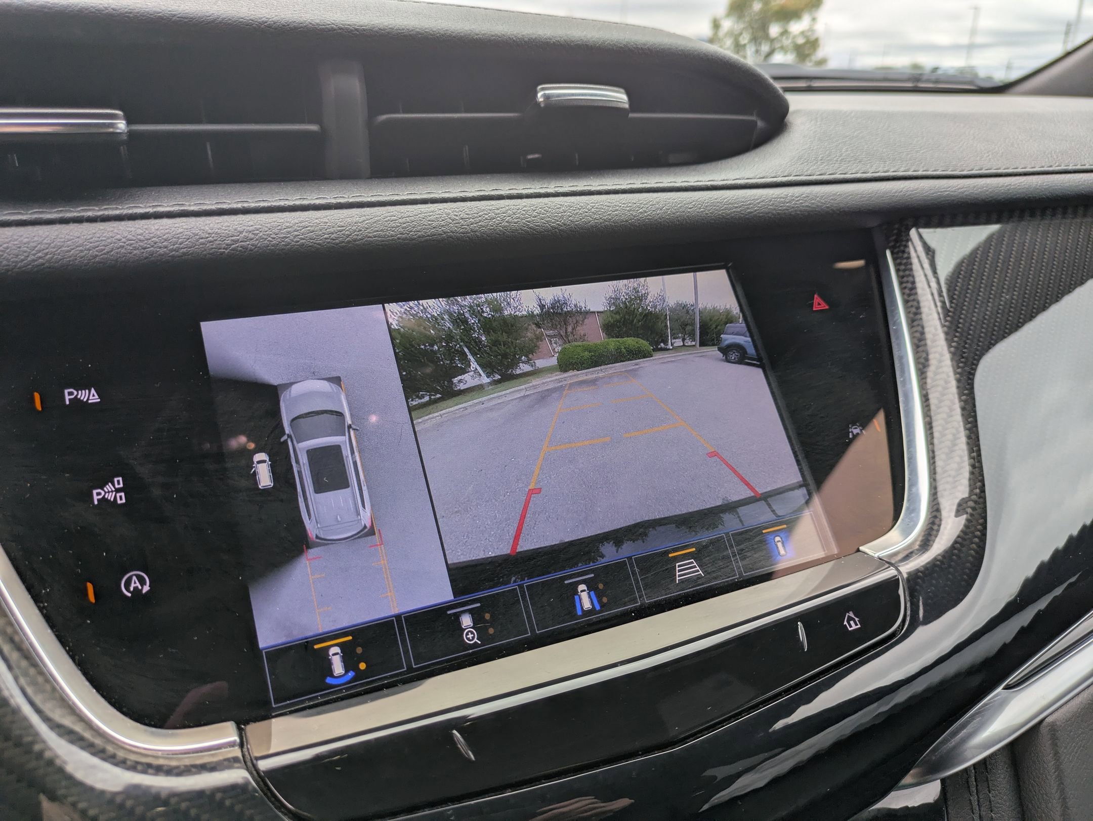 Used 2024 Cadillac XT6 Sport w/ LPO, Onyx Lite Package image 24