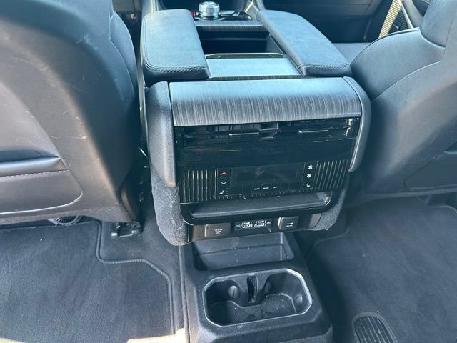 Used 2024 Jeep Wagoneer Series II AWD/4WD image 16