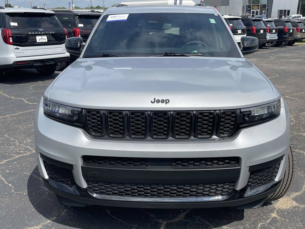 Used 2024 Jeep Grand Cherokee L Altitude RWD image 8