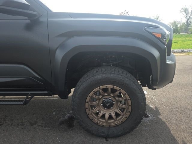 Used 2024 Toyota Tacoma SR5 image 4