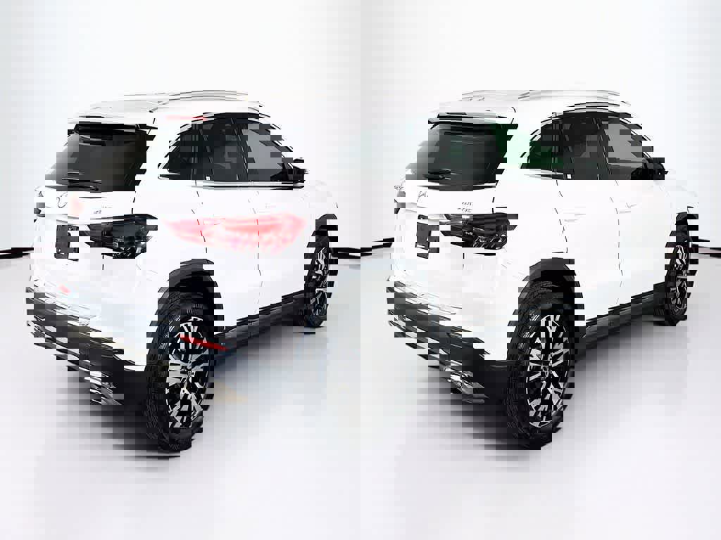 Used 2025 Mercedes-Benz GLA 250 4MATIC image 5