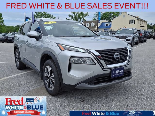 Used 2023 Nissan Rogue SV AWD/4WD image 2