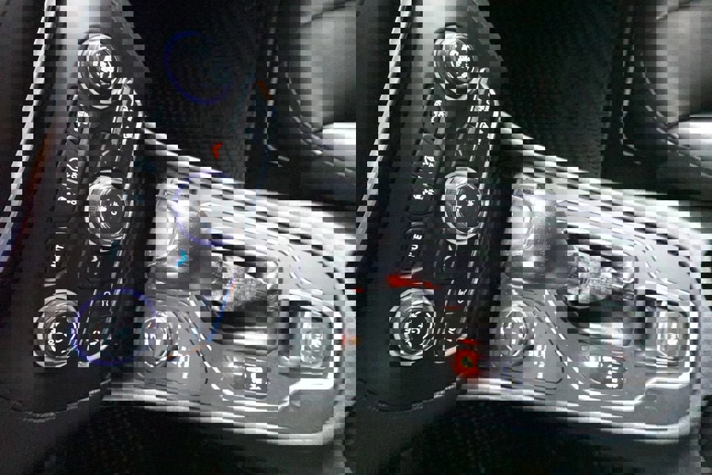 Used 2019 Jeep Cherokee Latitude Plus w/ Cold Weather Group image 20