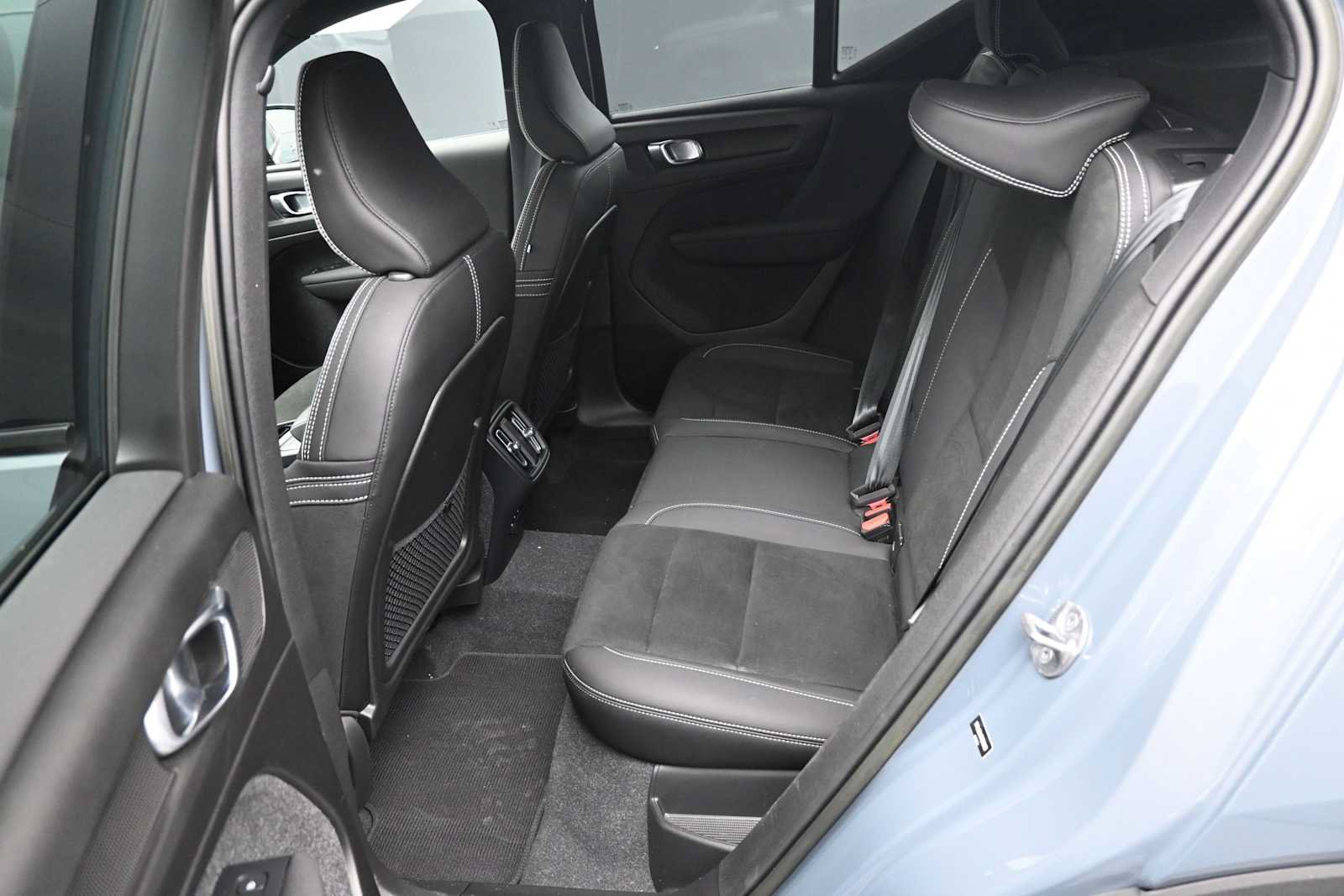Used 2023 Volvo XC40 B5 Plus w/ Driver Assist Package AWD/4WD image 19