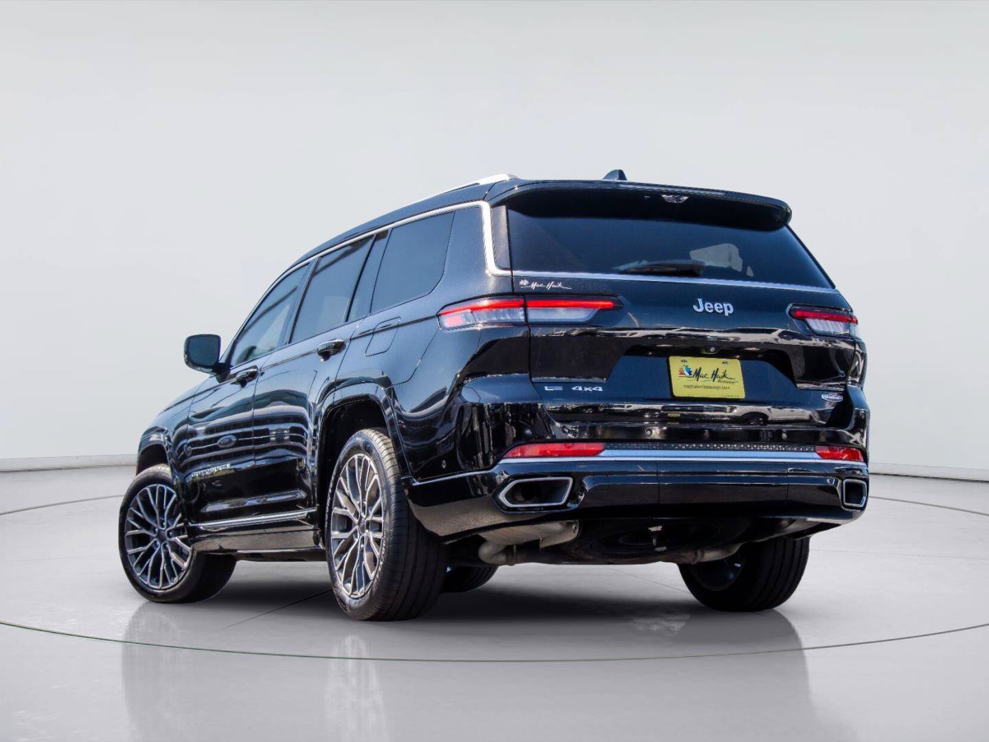 Used 2023 Jeep Grand Cherokee L Summit AWD/4WD image 3