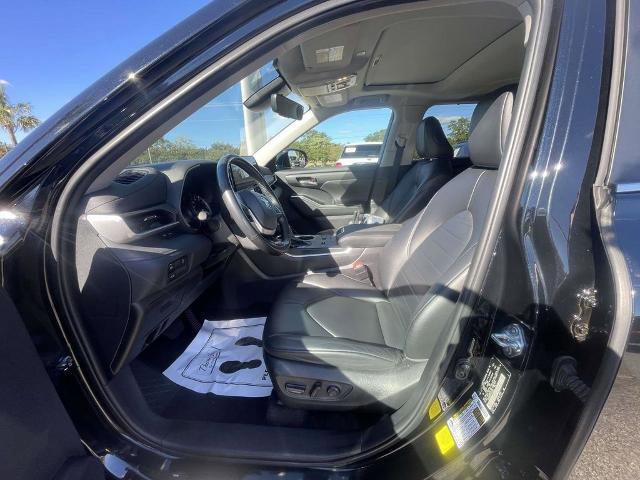 Used 2023 Toyota Highlander XLE image 17