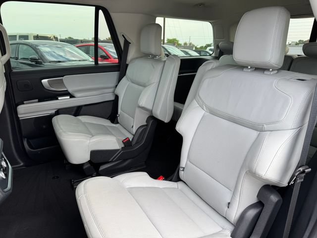 Certified 2025 Ford Expedition Platinum w/ Driver's Package AWD/4WD image 16