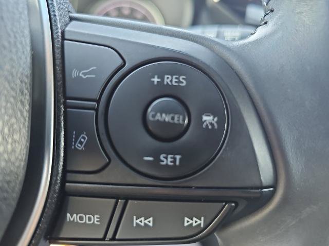 Used 2021 Toyota Venza LE AWD/4WD image 18