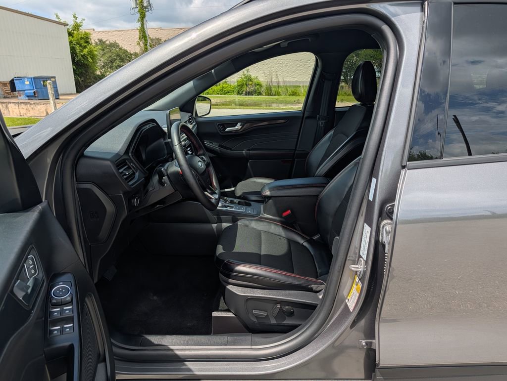 Certified 2025 Ford Escape ST-Line FWD image 19