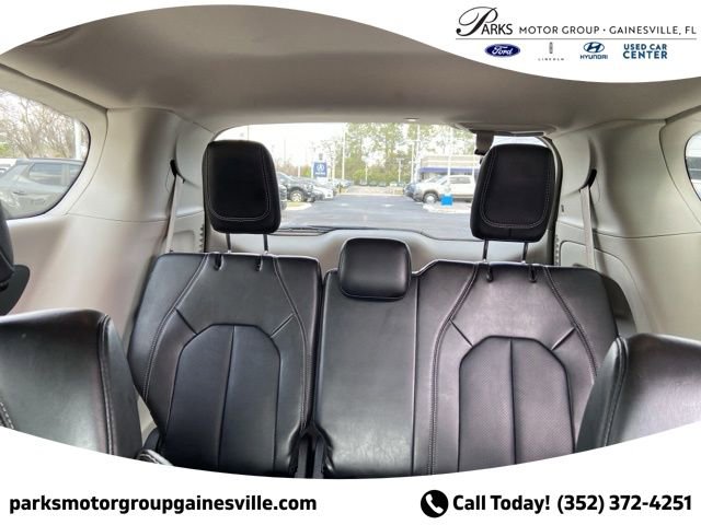 Used 2024 Chrysler Pacifica Touring-L image 12
