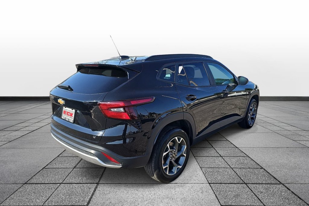 Used 2025 Chevrolet Trax LT w/ LT Convenience Package FWD image 5