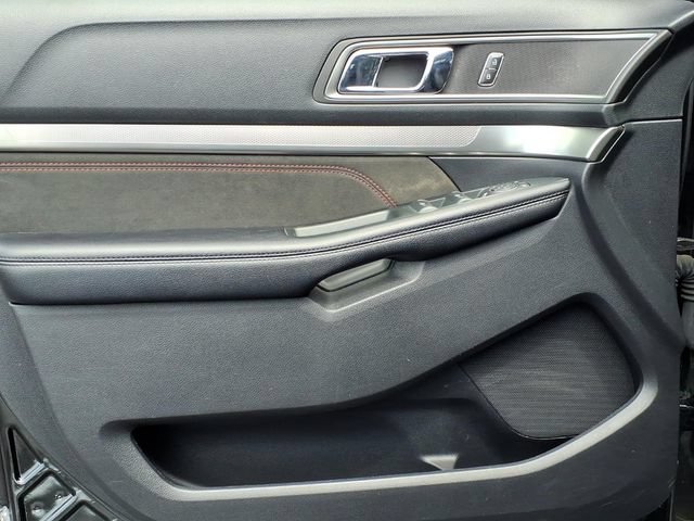 Certified 2018 Ford Explorer XLT w/ Equipment Group 202A AWD/4WD image 14