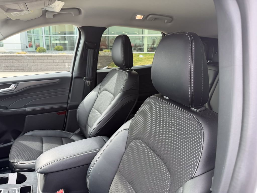 Certified 2025 Ford Escape SE image 10