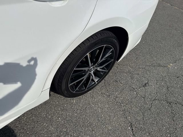 Used 2024 Toyota Camry SE image 11