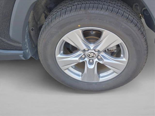 Used 2022 Toyota RAV4 XLE w/ Convenience Package AWD/4WD image 11