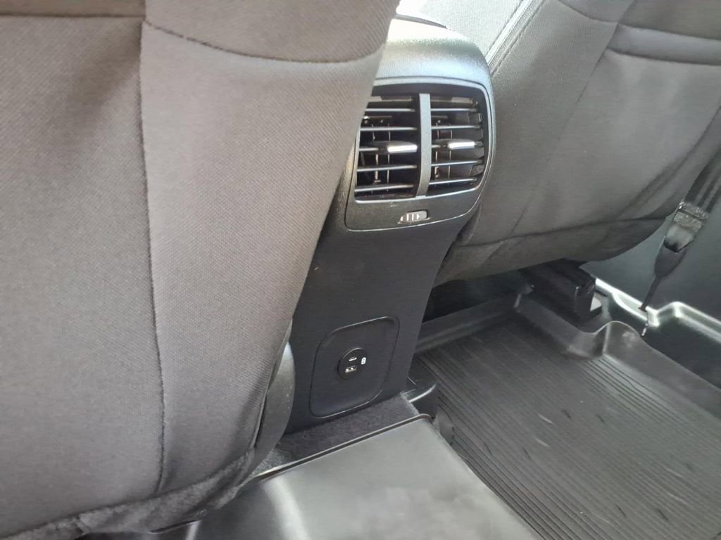 Certified 2022 Ford Escape SE w/ SE Sport Appearance Package FWD image 12