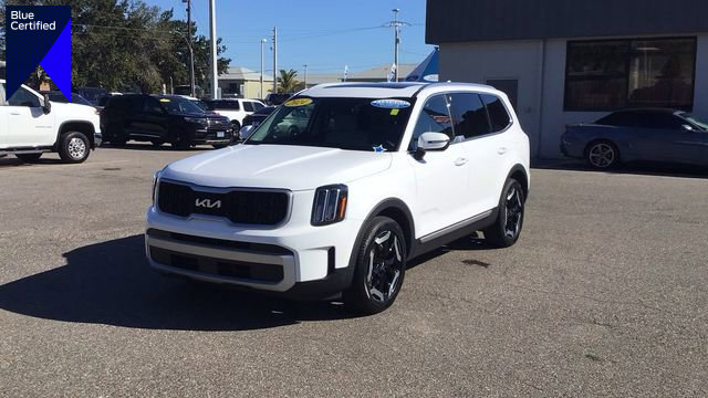 Used 2024 Kia Telluride EX w/ EX Captain's Chair Package image 1