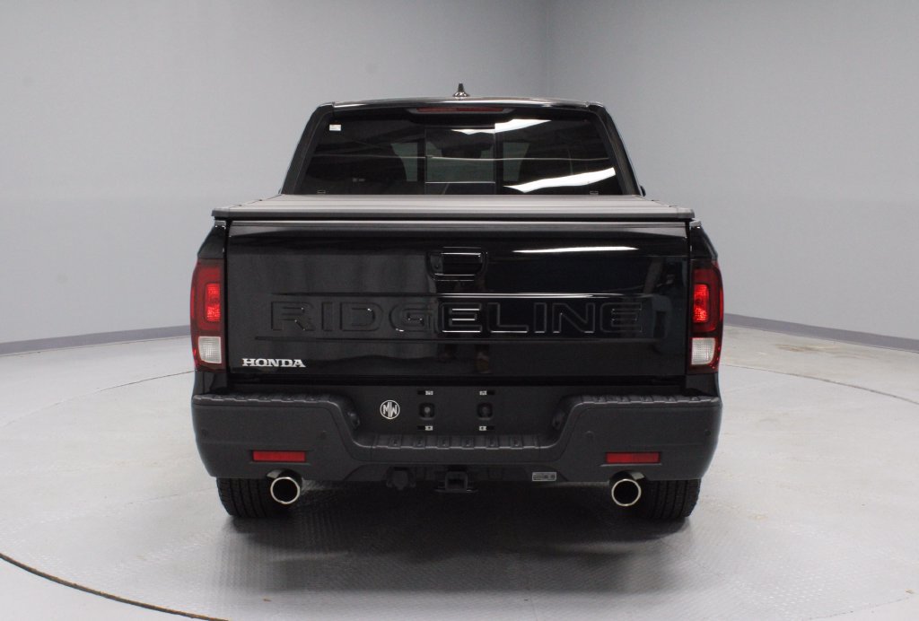Used 2025 Honda Ridgeline Black Edition image 9