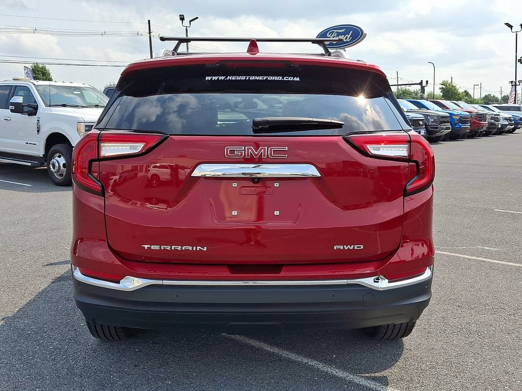 Used 2024 GMC Terrain SLT w/ LPO, Floor Liner Package AWD/4WD image 5