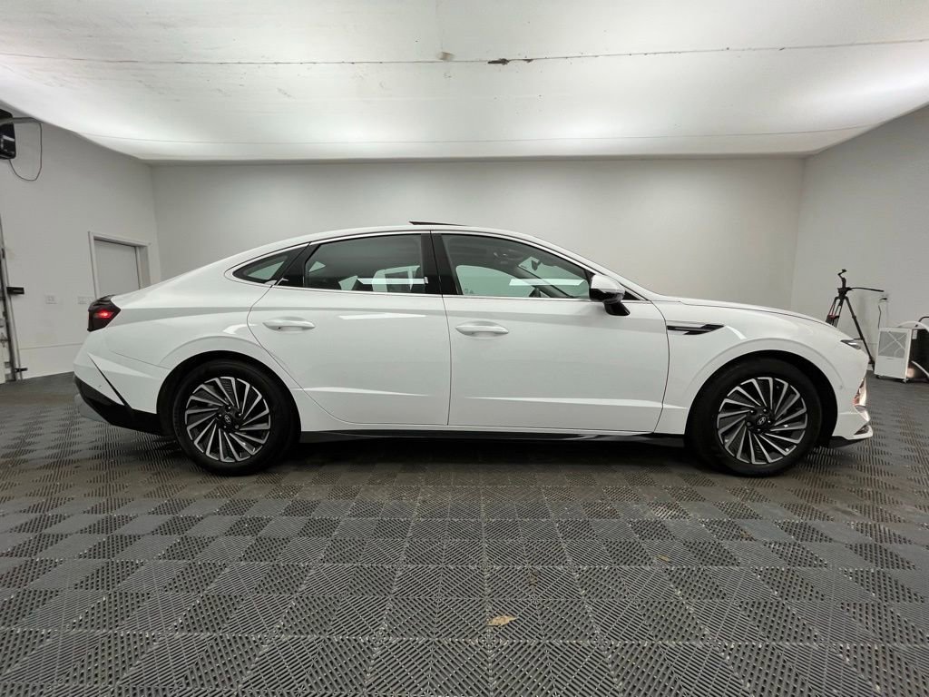 Used 2024 Hyundai Sonata Limited image 3