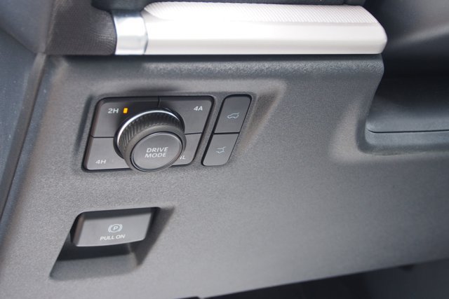 Certified 2025 Ford Expedition Active AWD/4WD image 26