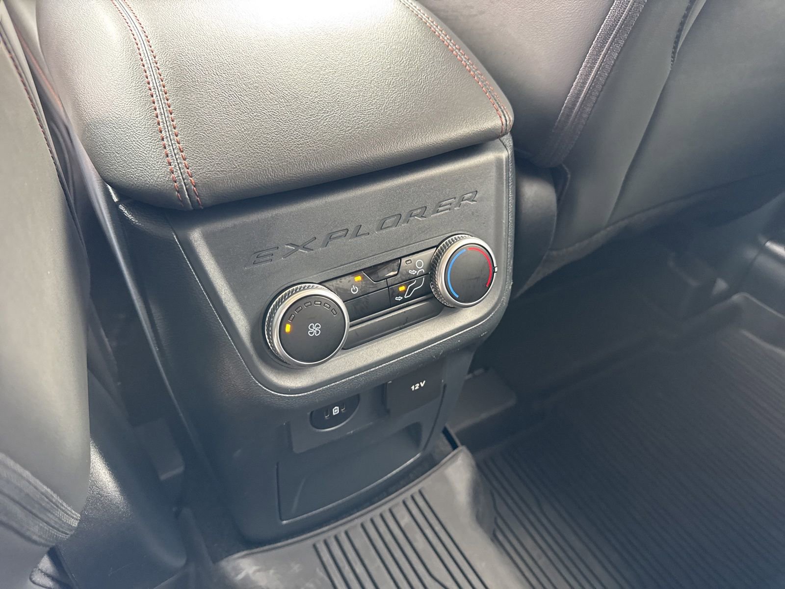 Certified 2025 Ford Explorer Active w/ Active Comfort Package AWD/4WD image 39