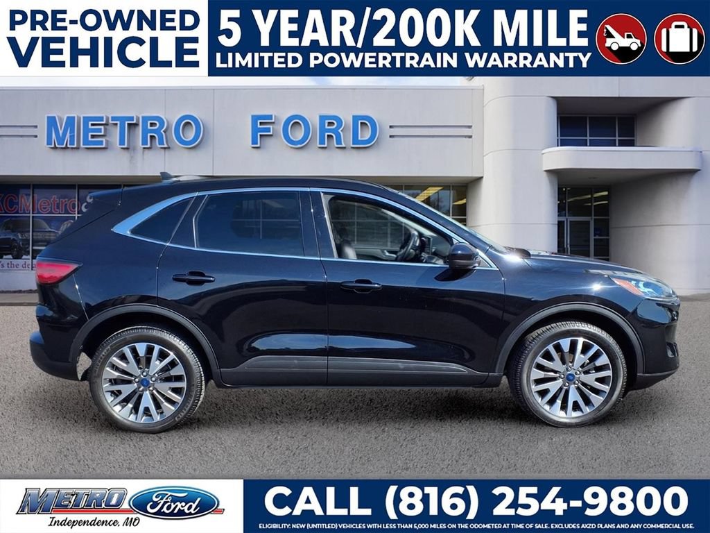 Certified 2022 Ford Escape Titanium AWD/4WD image 2