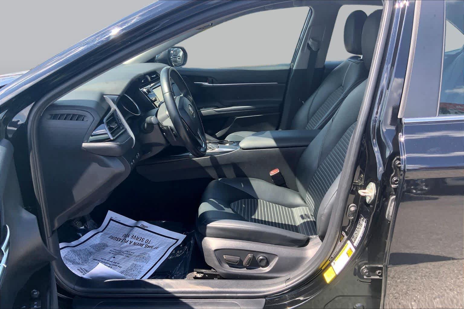 Used 2019 Toyota Camry SE w/ Convenience Package FWD image 8