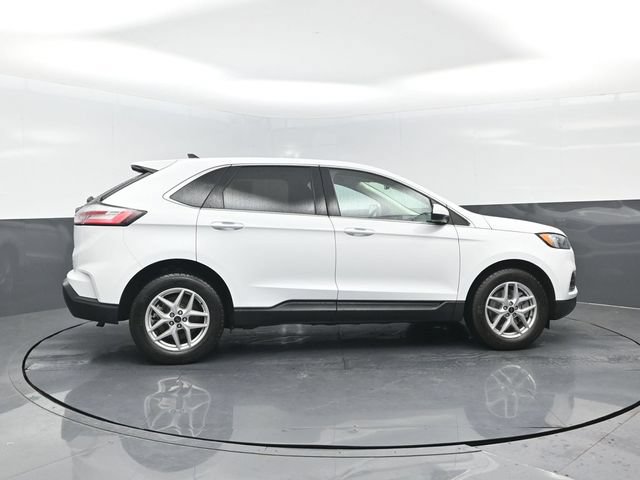 Certified 2024 Ford Edge SEL w/ Convenience Package AWD/4WD image 3